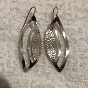 Silver earrings and necklace set 🌾